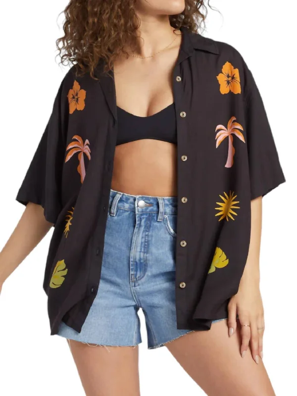 On Vacation Woven Shirt In Black Sands